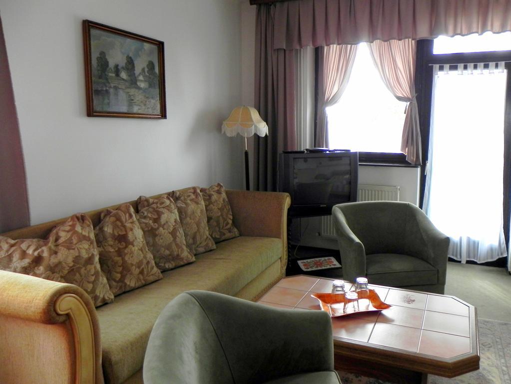 Hotel Monika Panzio Tata Exteriér fotografie