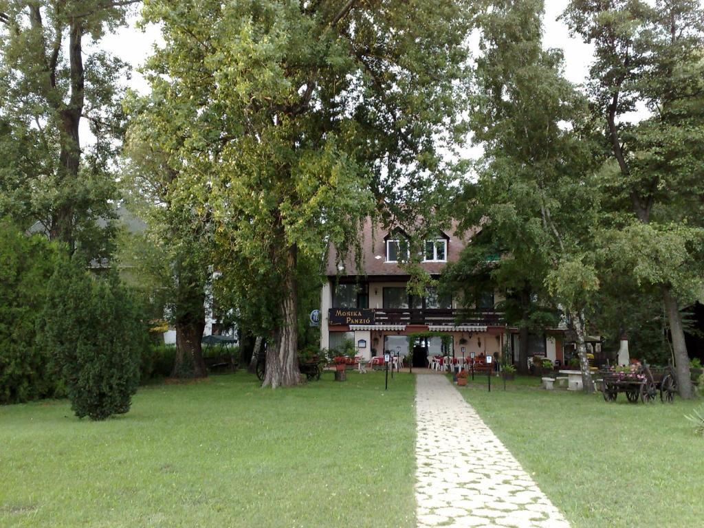 Hotel Monika Panzio Tata Exteriér fotografie